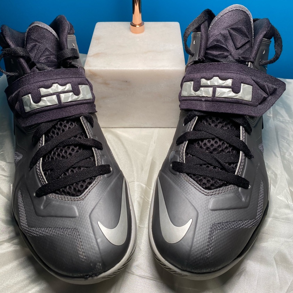 NIKE ZOOM LEBRON JAMES